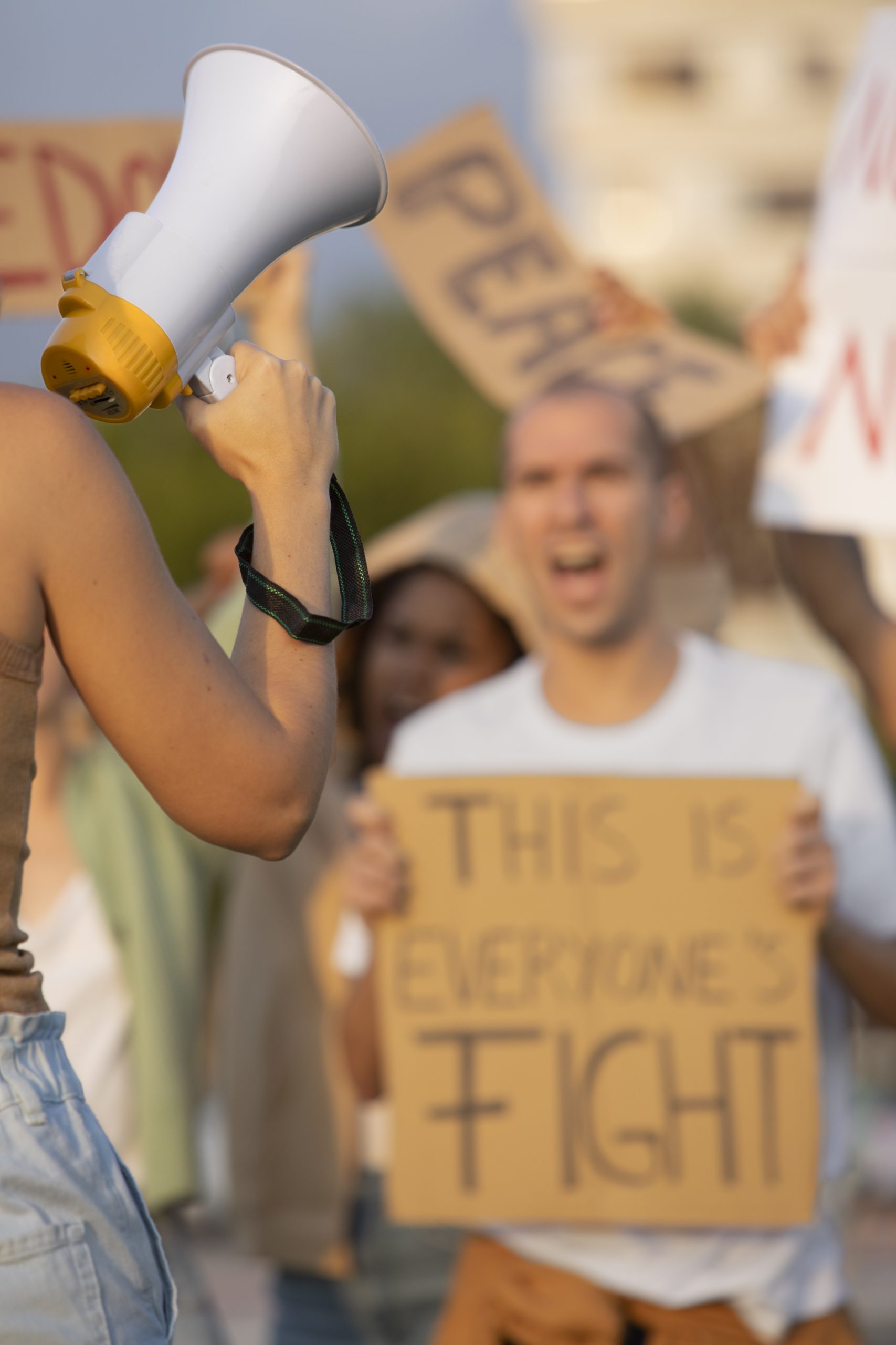 cerca-personas-protesta asesoramiento contable